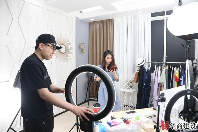 小型直播間該怎麽裝修，如何用最低成本開啓直播之路