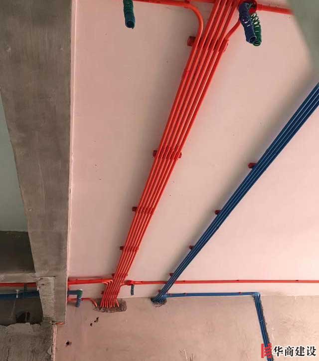 一個認真負責的裝修師傅又“流氓”瞭