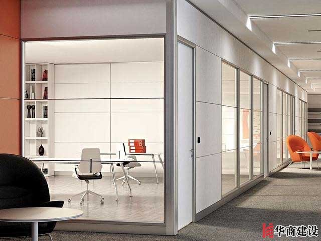 在廣州辦公室裝修爲什麽流行玻璃隔斷？