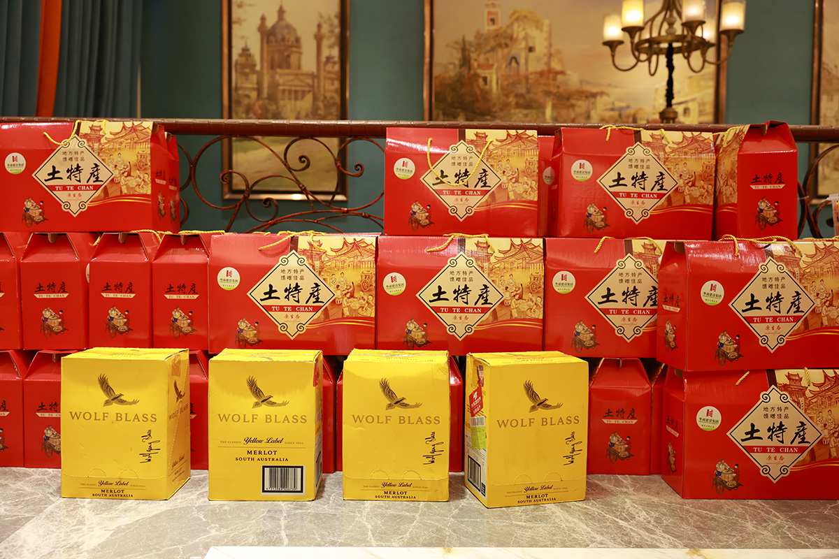 華商建設集團辭舊迎新晚會，攜手同行，再創輝煌